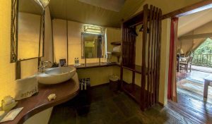 Ashinil Mara Camp Bathroom